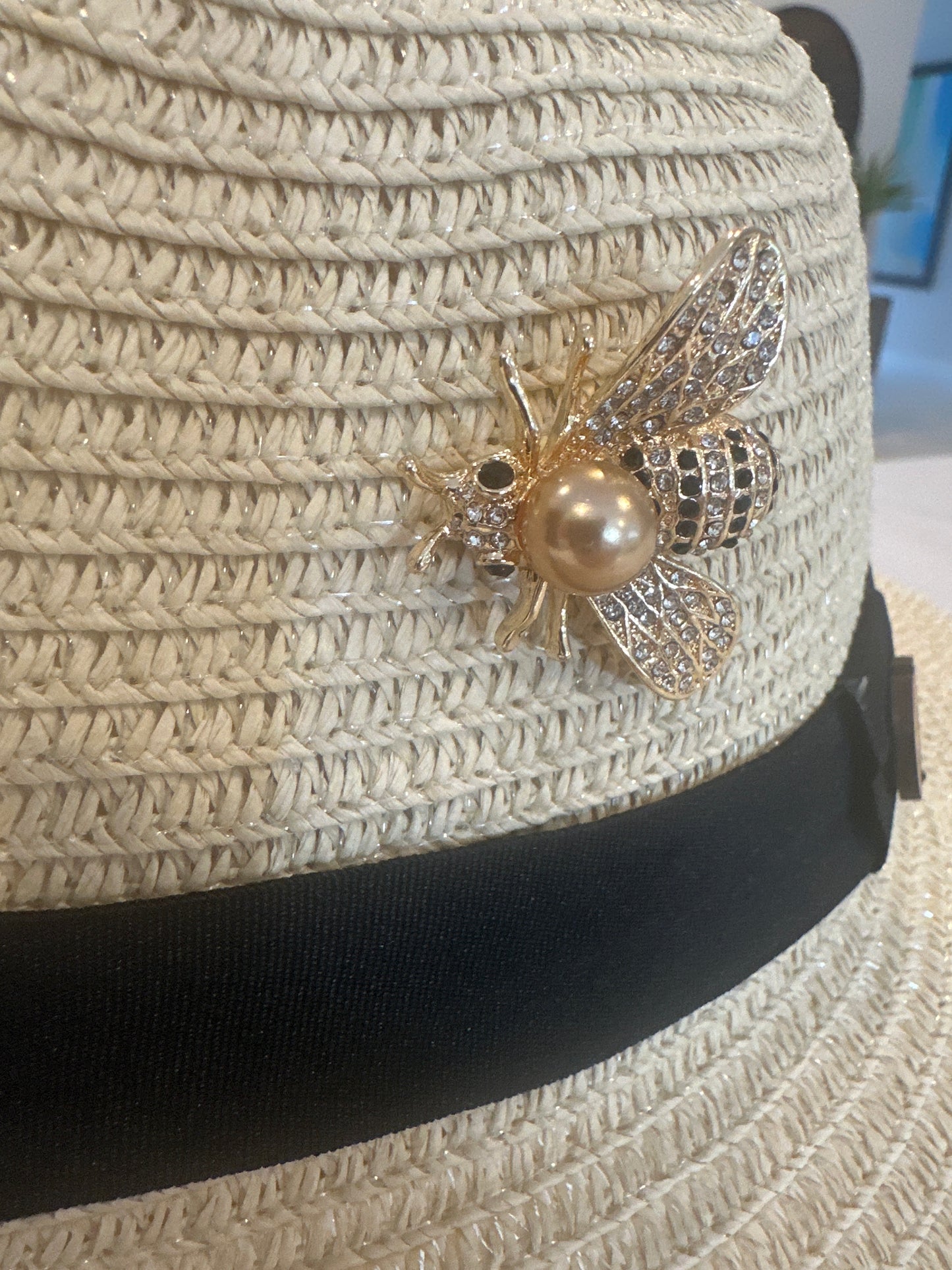 The Naked Bee (Beige)